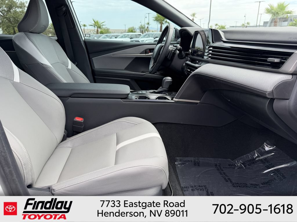 Used 2025 Toyota Camry SE AWD/4WD image 15