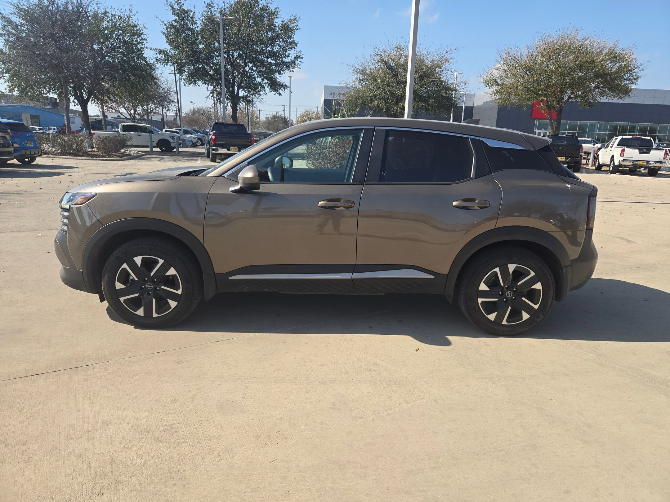 Used 2025 Nissan Kicks SV image 6