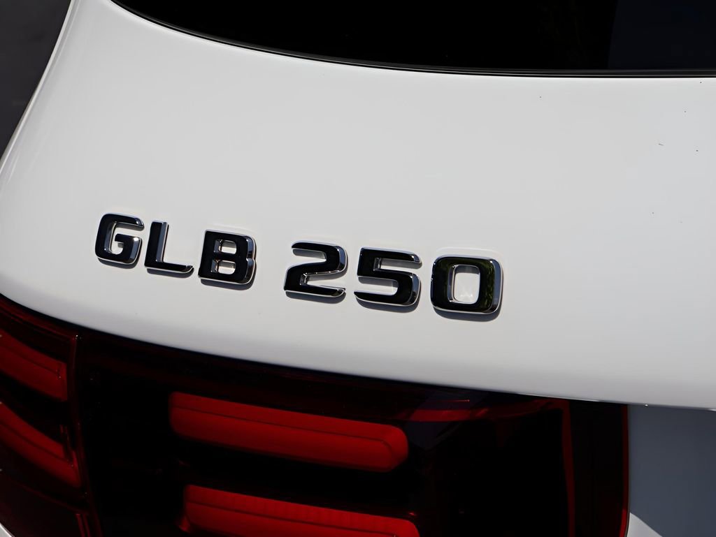 Certified 2025 Mercedes-Benz GLB 250 4MATIC image 8