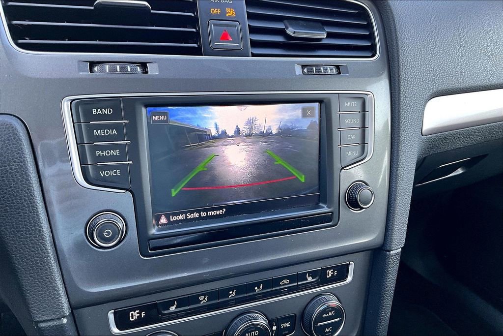 Used 2016 Volkswagen e-Golf SE w/ DC Fast Charging Package image 28