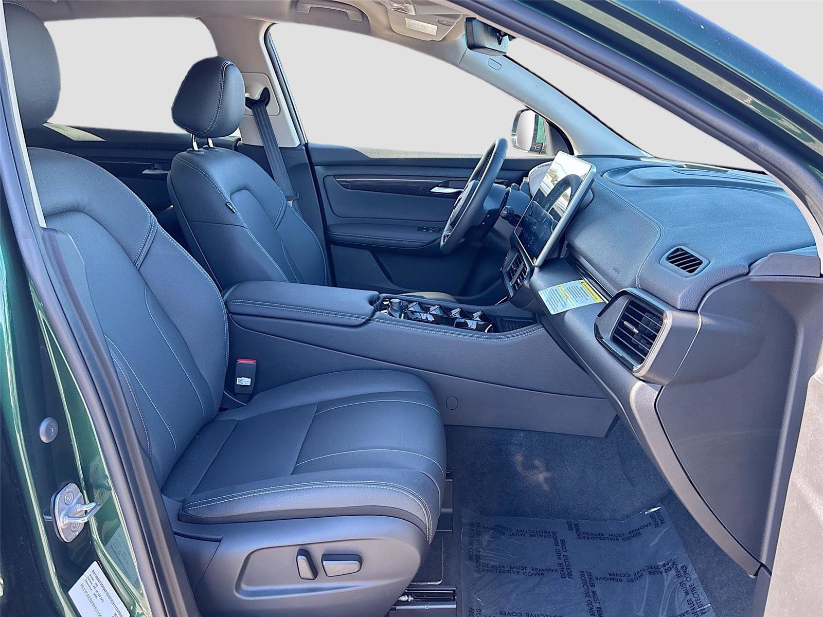 New 2025 VinFast VF 8 Eco image 27