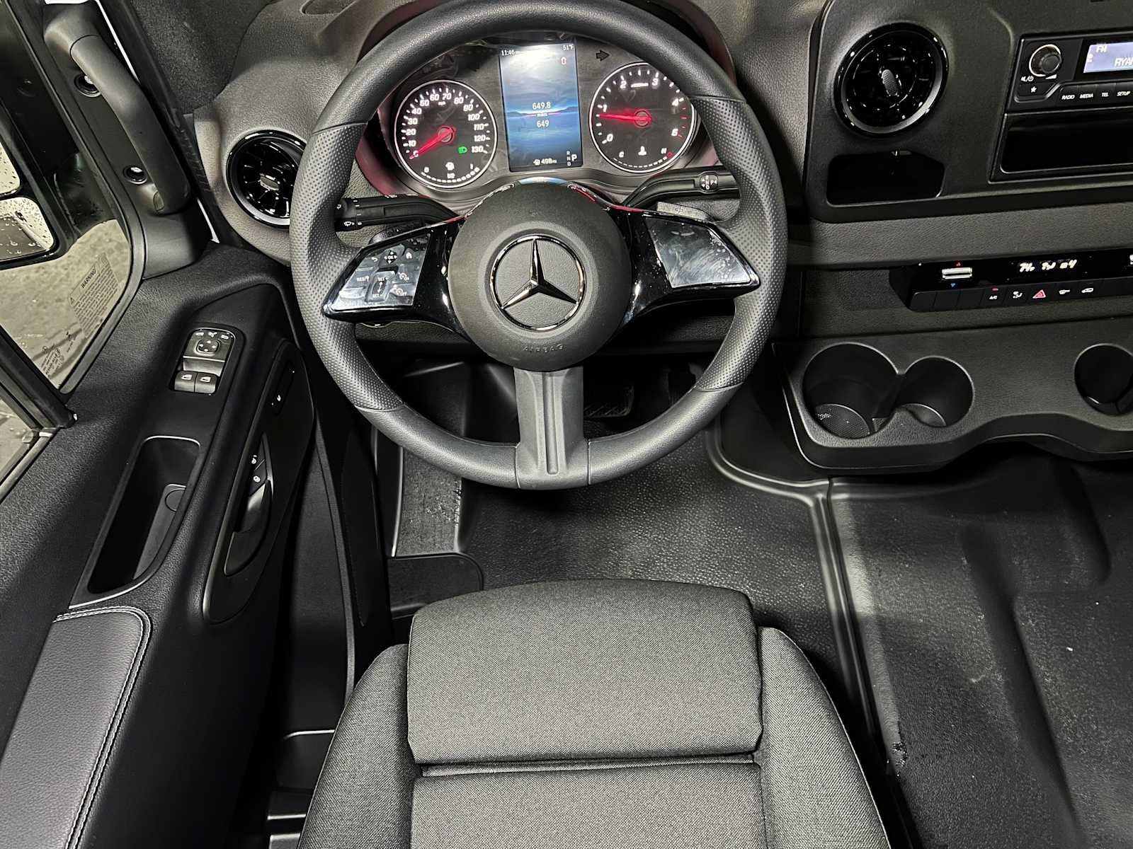 Used 2025 Mercedes-Benz Sprinter 2500 image 33
