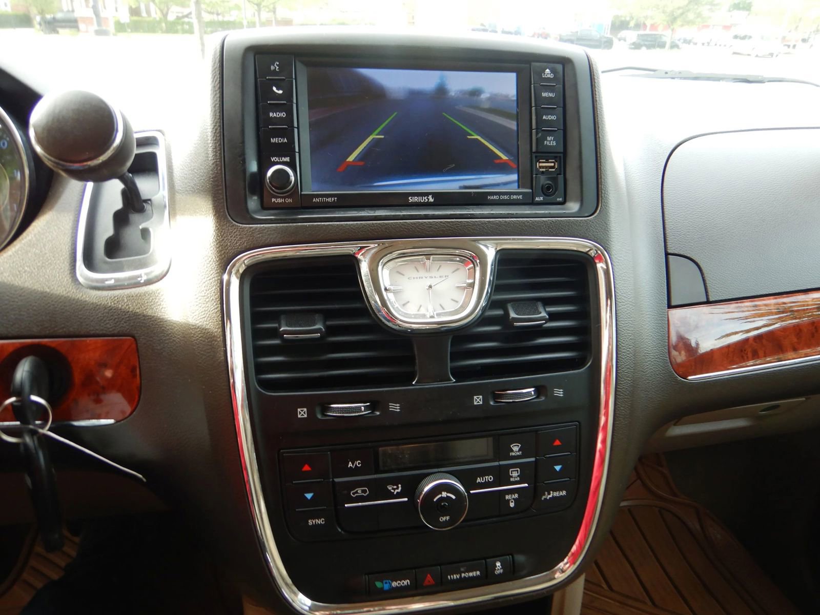 Used 2014 Chrysler Town & Country Touring FWD image 14