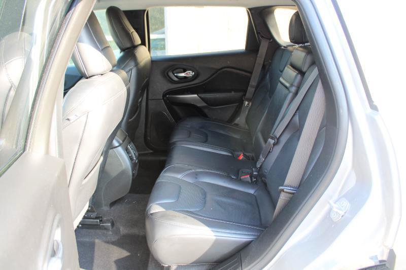 Used 2019 Jeep Cherokee Limited AWD/4WD image 13