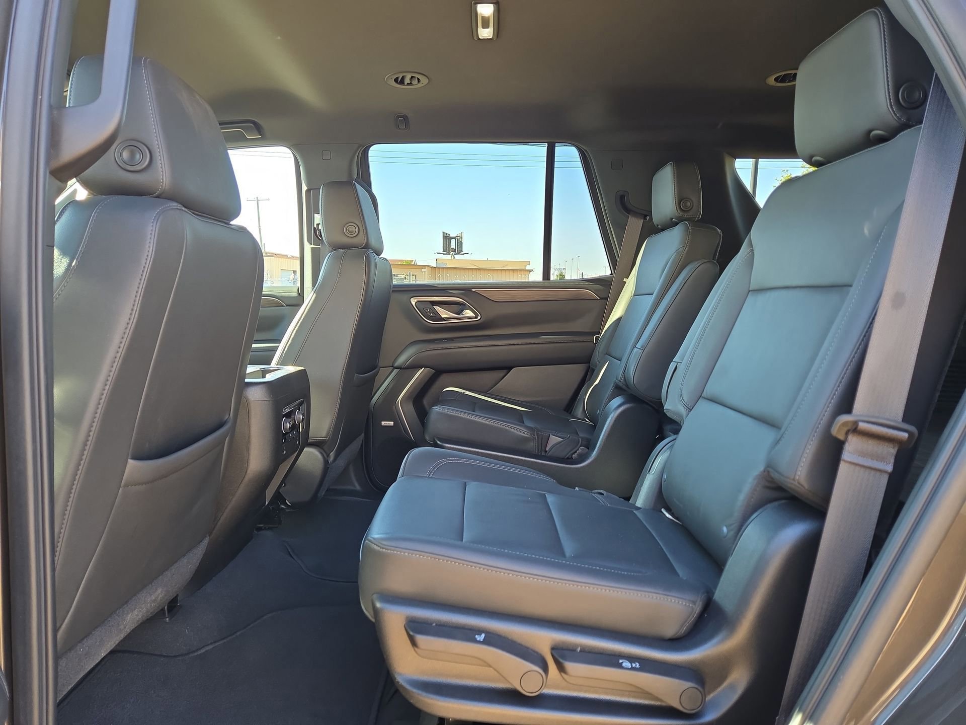 Used 2021 Chevrolet Tahoe LT w/ Luxury Package AWD/4WD image 13