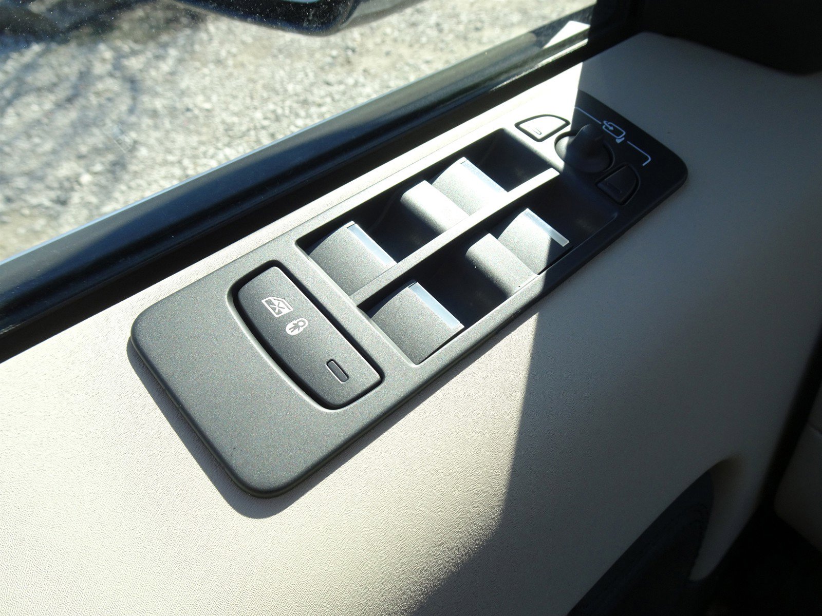 New 2025 Land Rover Discovery Sport S image 28