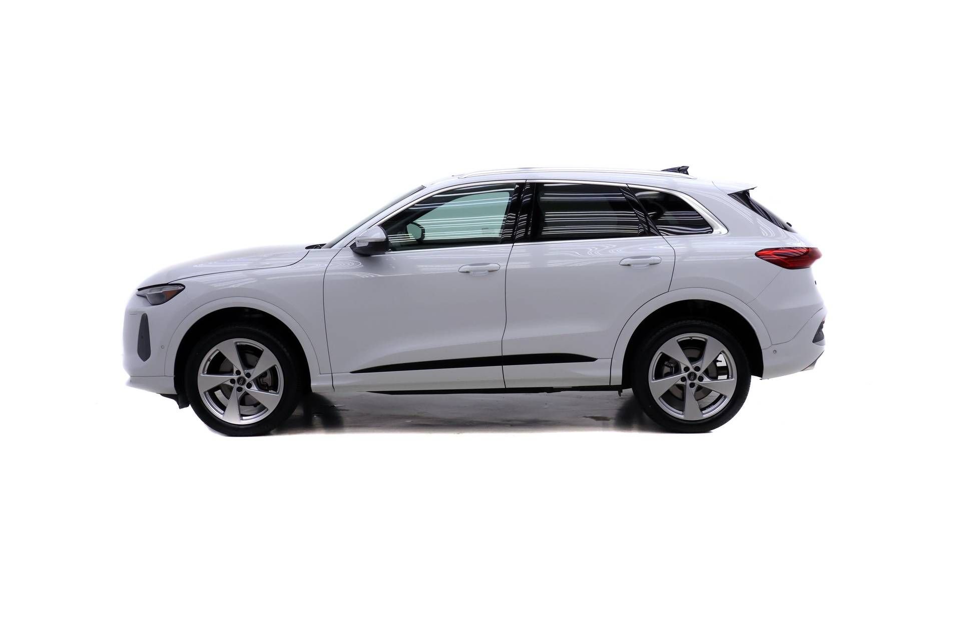 Certified 2025 Audi Q5 Premium Plus AWD/4WD image 3