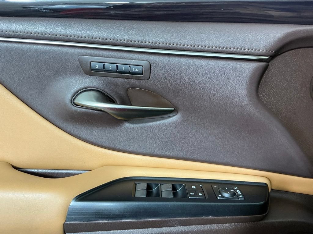 Used 2020 Lexus ES 300h w/ Premium Package FWD image 18