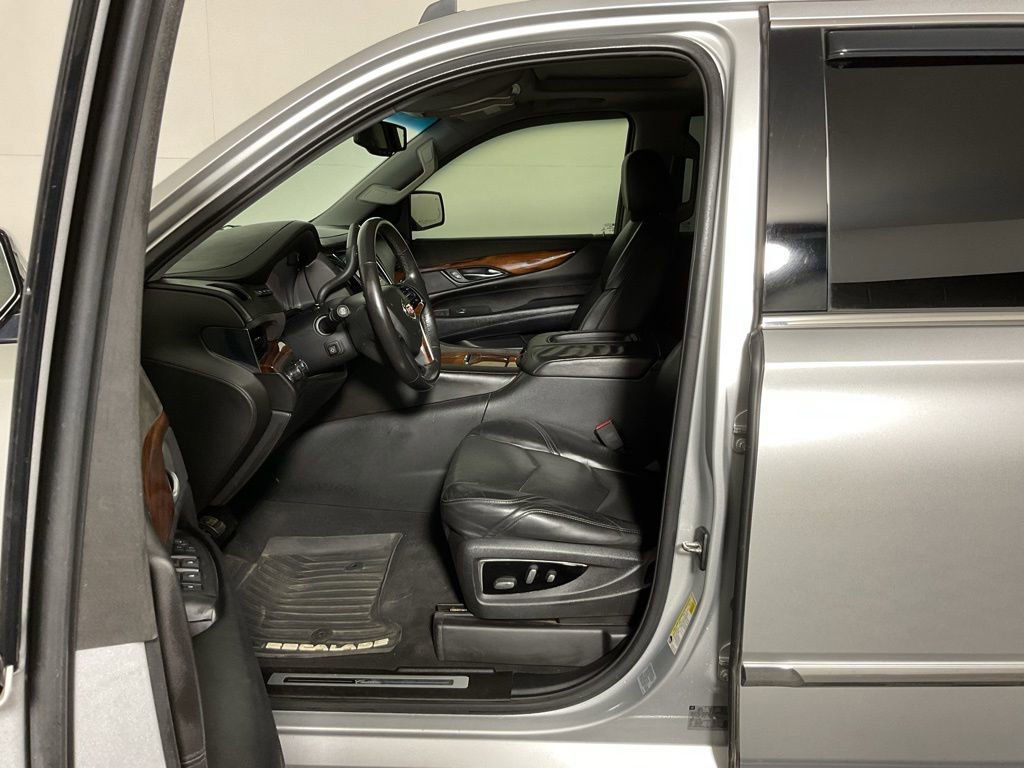 Used 2015 Cadillac Escalade ESV Luxury image 21