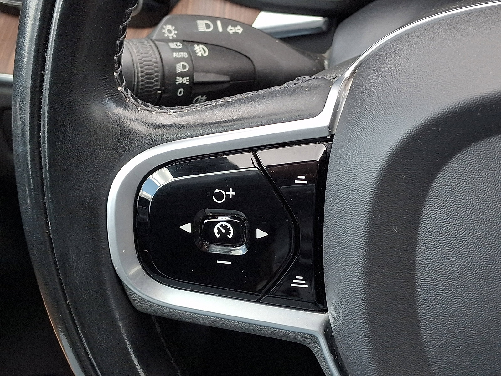 Used 2021 Volvo XC60 T5 Inscription w/ Advanced Package image 21