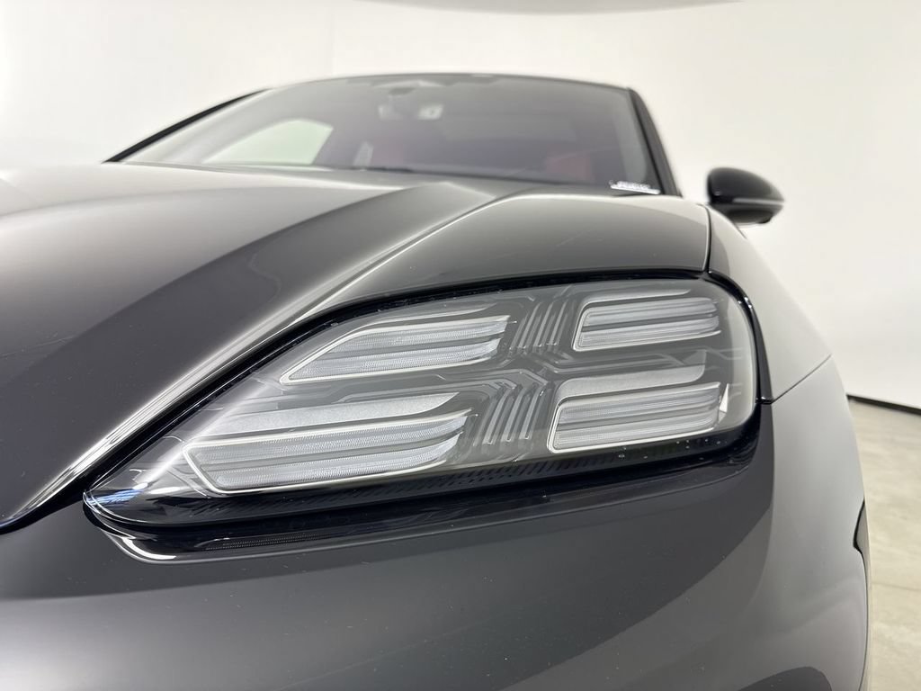 New 2026 Porsche Macan Turbo Electric AWD/4WD image 11