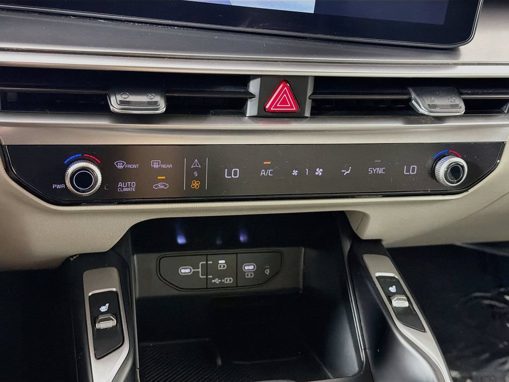 Used 2025 Kia Sorento S AWD/4WD image 16