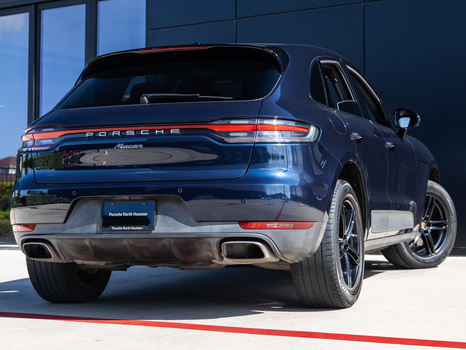 Certified 2021 Porsche Macan AWD/4WD image 11