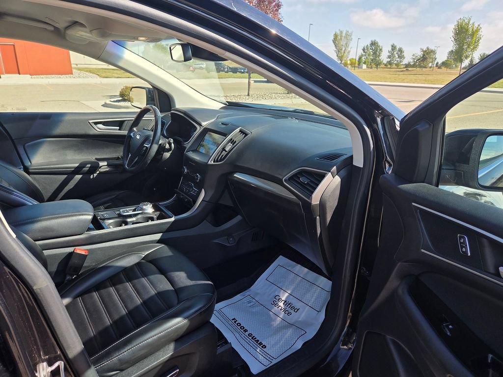 Used 2019 Ford Edge SEL w/ Cold Weather Package AWD/4WD image 32