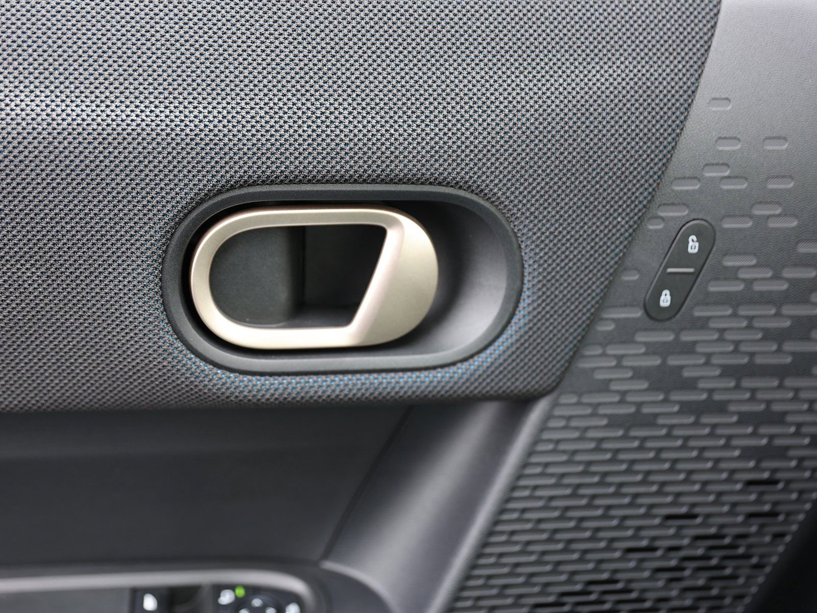 Used 2025 MINI Cooper 2-Door Hardtop image 31