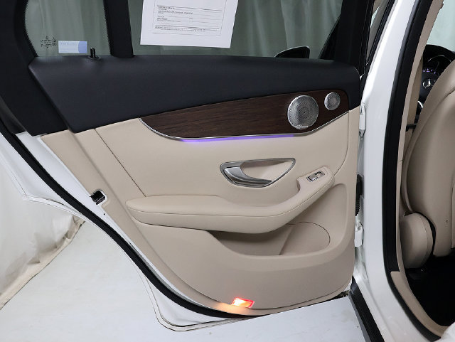 Used 2020 Mercedes-Benz GLC 300 4MATIC image 27