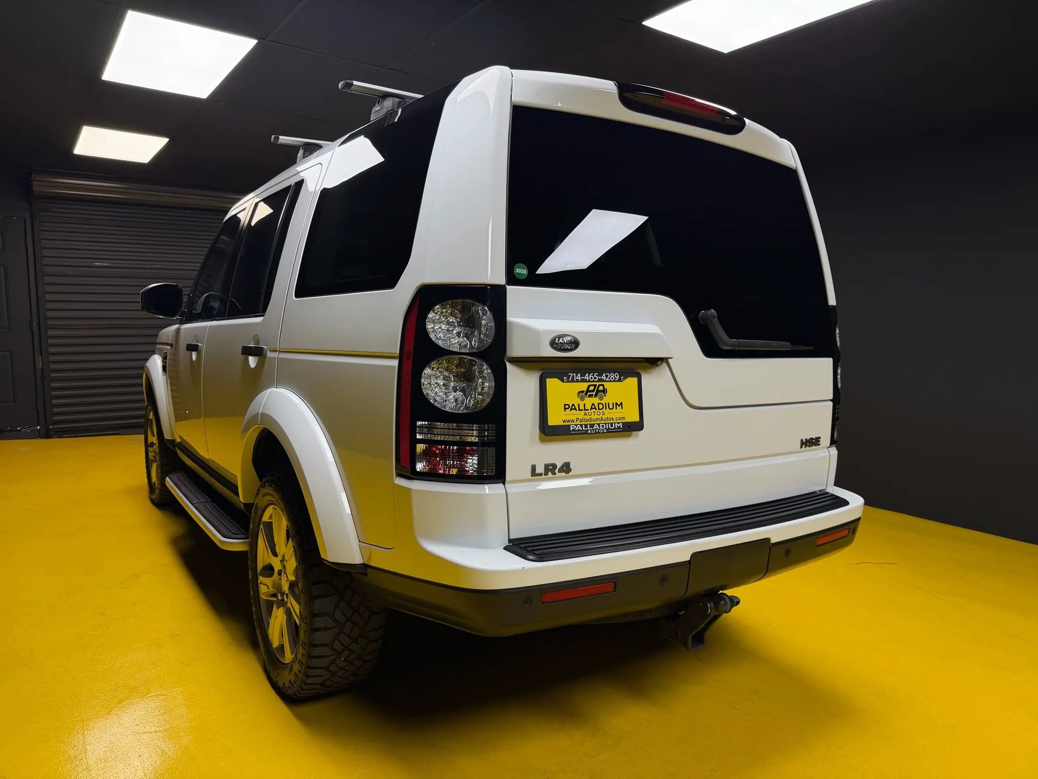 Used 2015 Land Rover LR4 HSE image 4