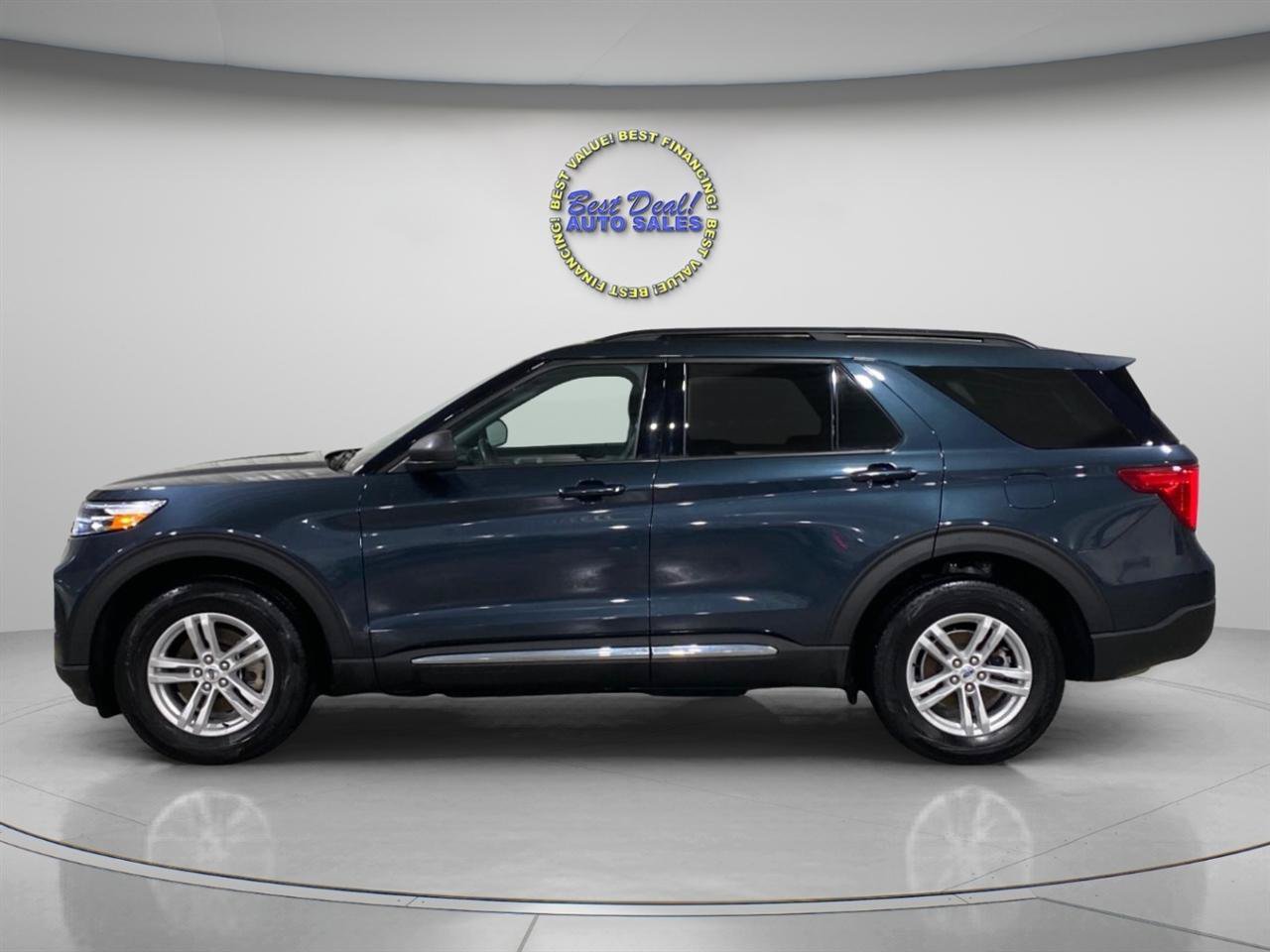 Used 2023 Ford Explorer XLT w/ Equipment Group 202A AWD/4WD image 2
