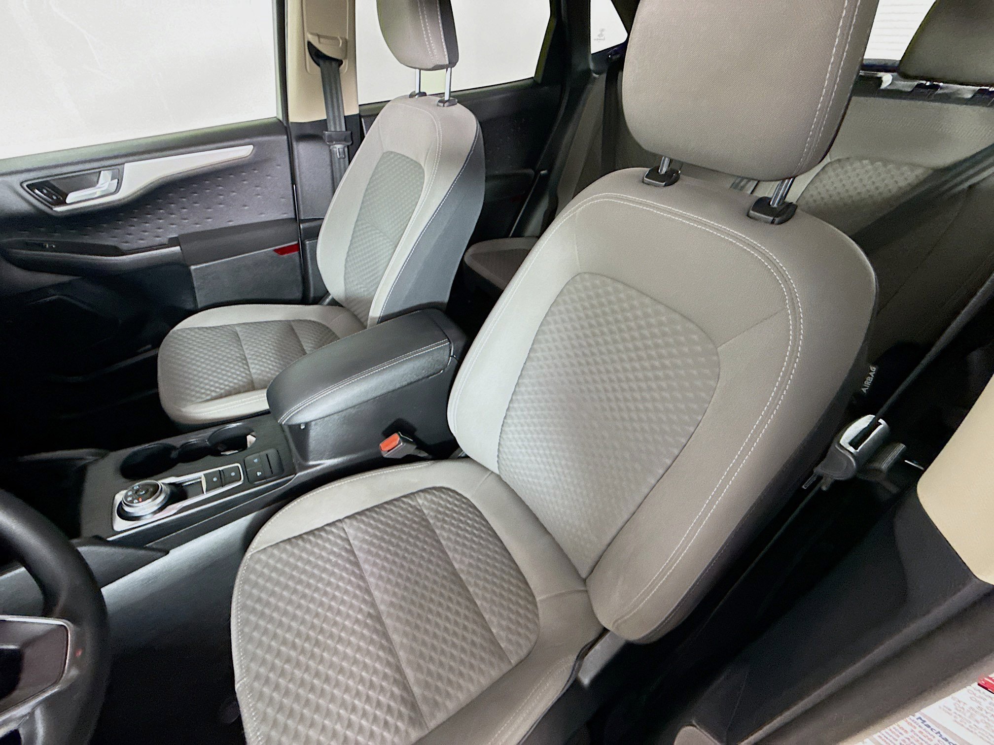 Used 2020 Ford Escape SE image 26