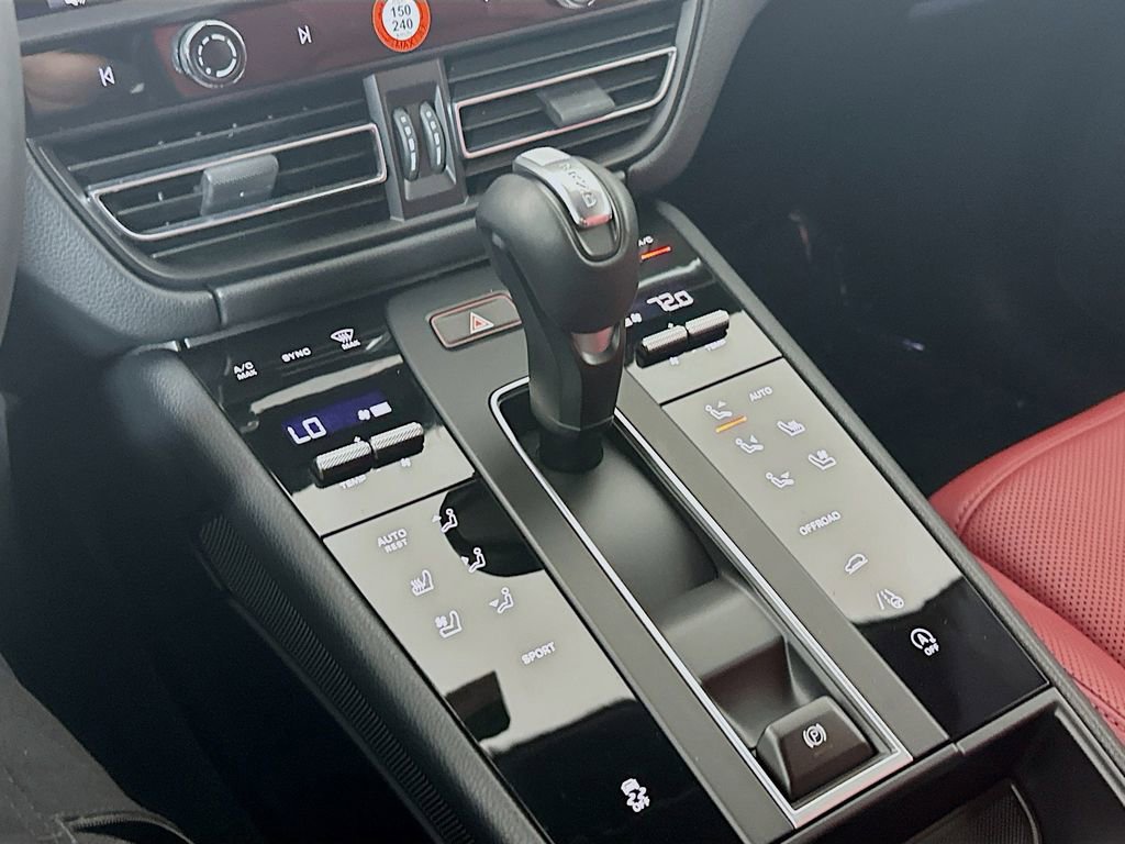 Certified 2026 Porsche Macan image 18
