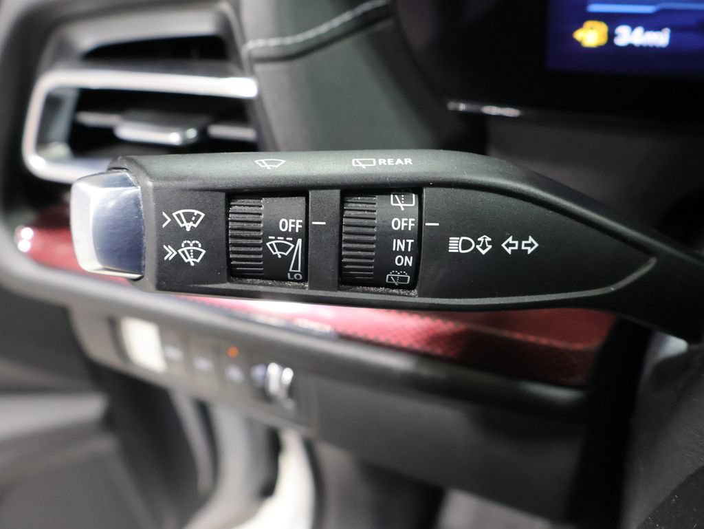 Used 2024 Chevrolet Traverse Z71 AWD/4WD image 38