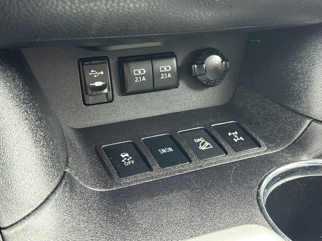 Used 2017 Toyota Highlander XLE AWD/4WD image 27