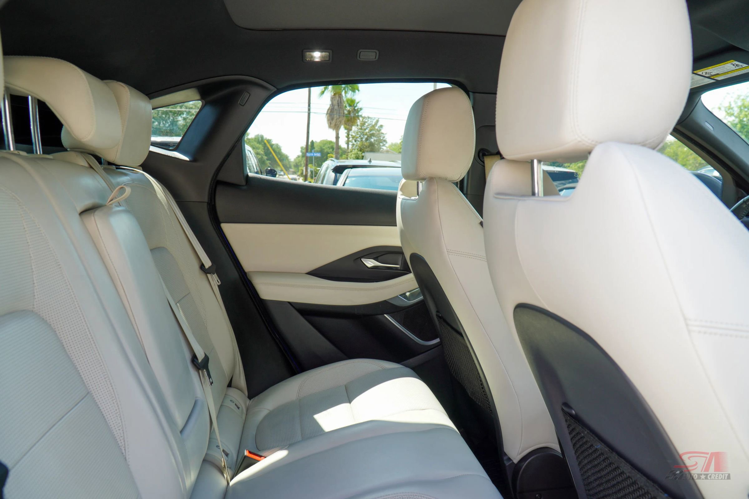 Used 2018 Jaguar E-PACE R-Dynamic HSE image 24