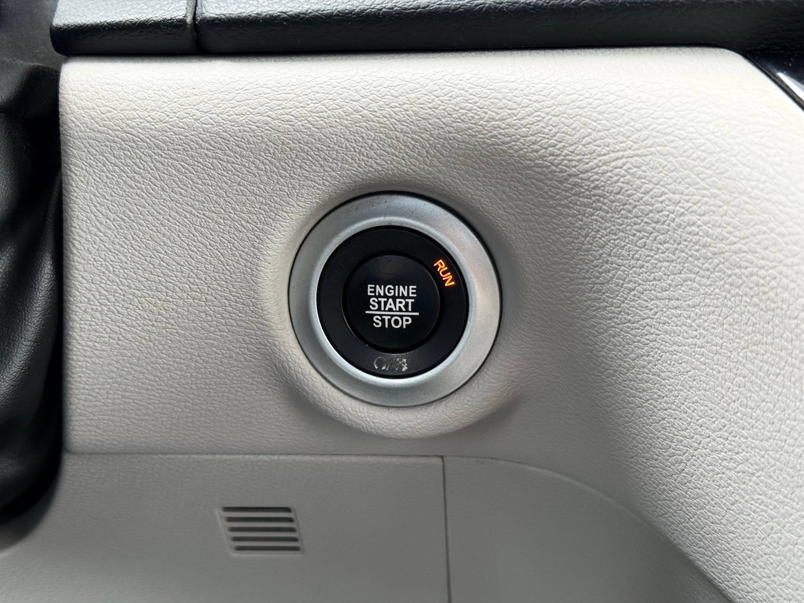 Used 2018 Chrysler Pacifica Touring Plus FWD image 43