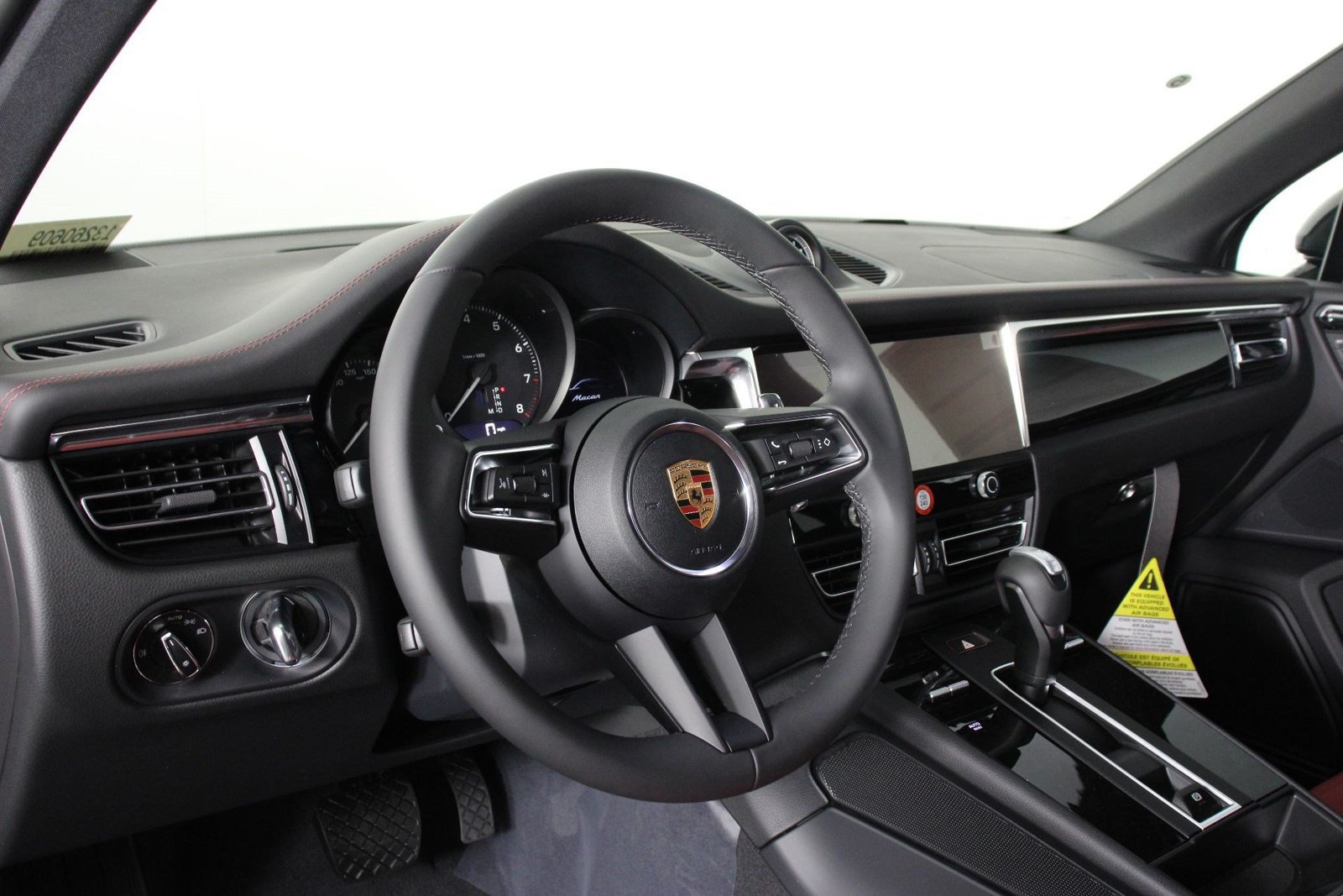 New 2026 Porsche Macan AWD/4WD image 4