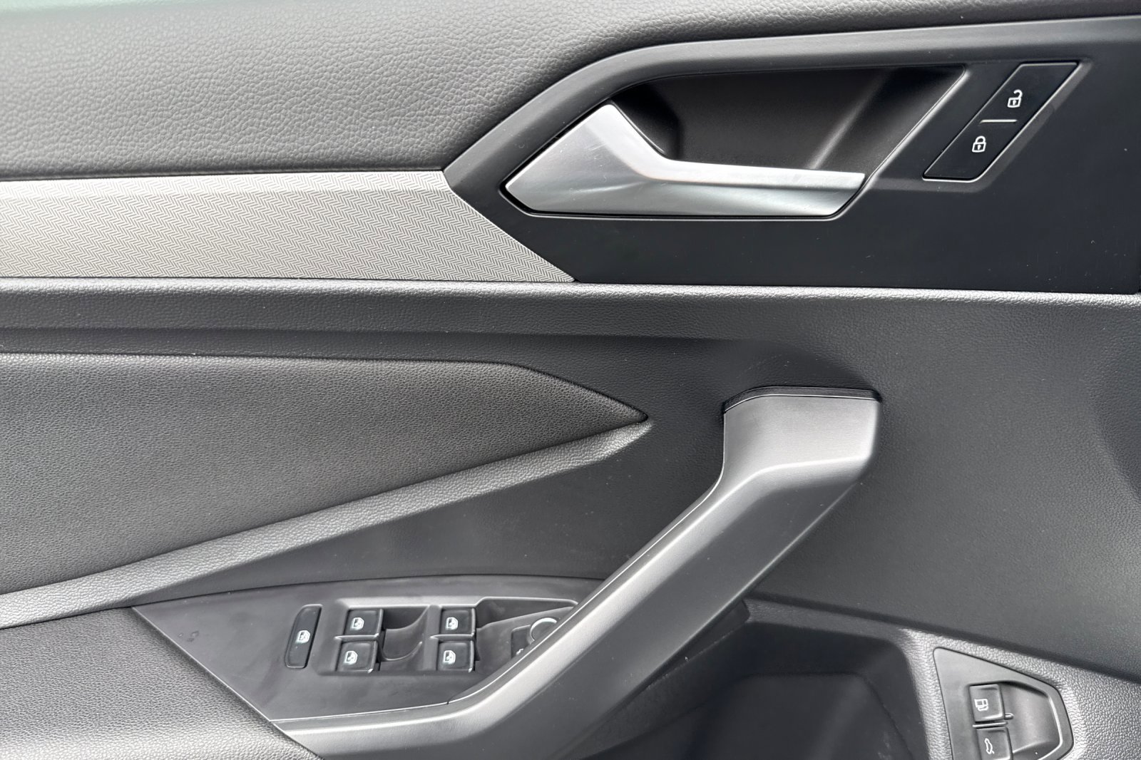 Used 2021 Volkswagen Jetta SE w/ SE Cold Weather Package image 11