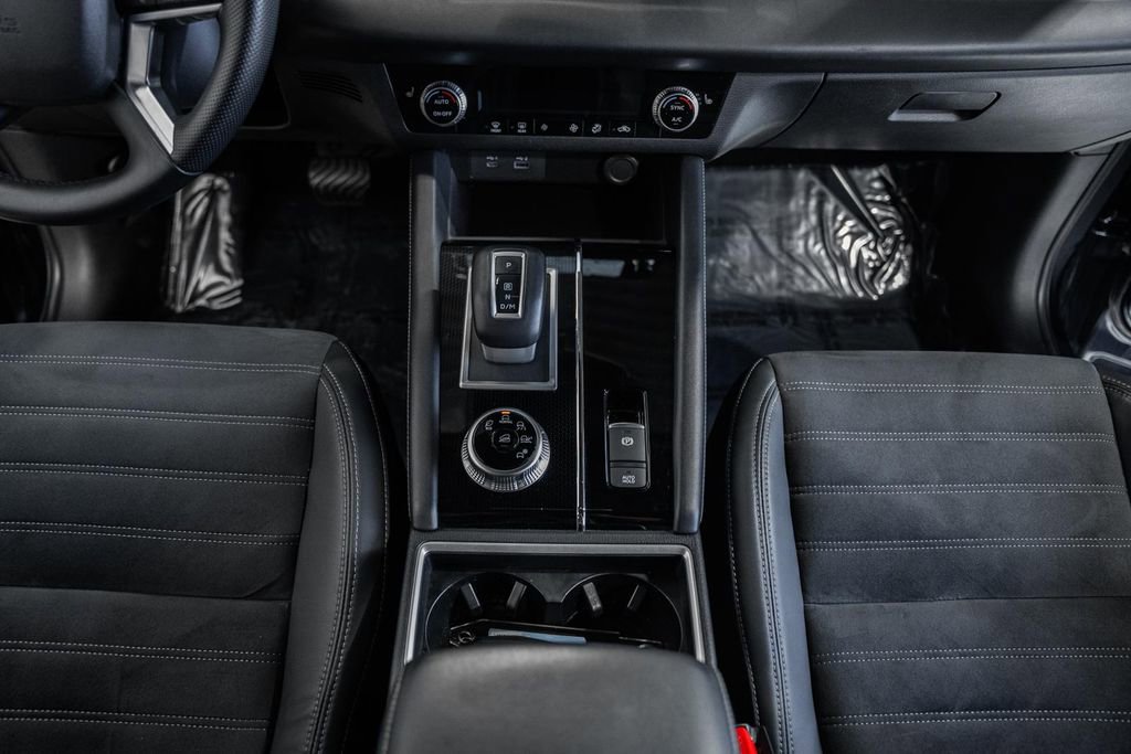 Used 2023 Mitsubishi Outlander SE Black Edition image 28