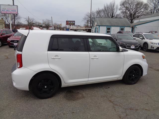Used 2012 Scion xB 5-Door Wagon 5-Spd MT image 18