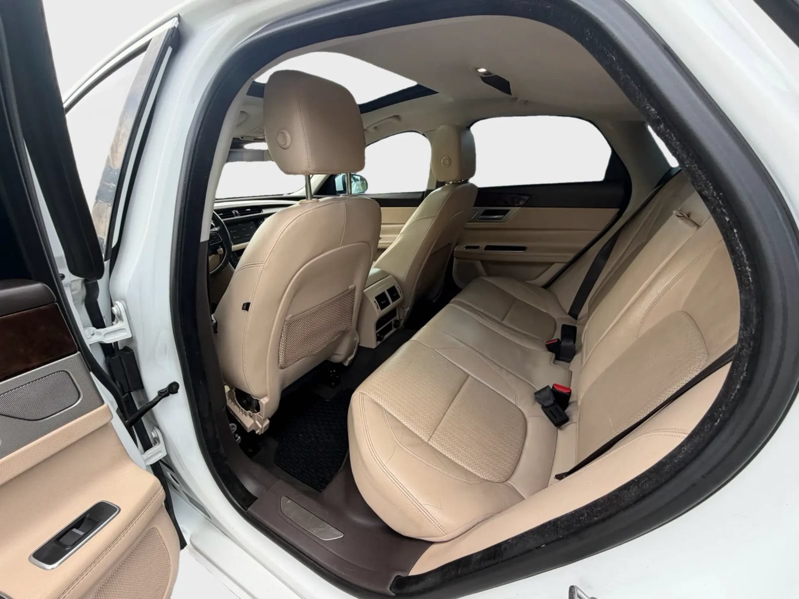 Used 2017 Jaguar XF Prestige RWD image 15