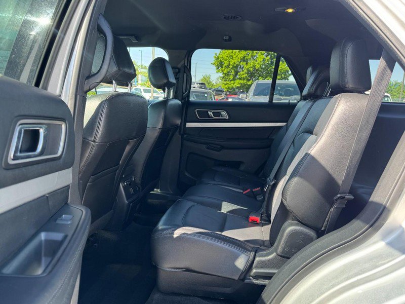 Used 2016 Ford Explorer XLT w/ Equipment Group 202A AWD/4WD image 10