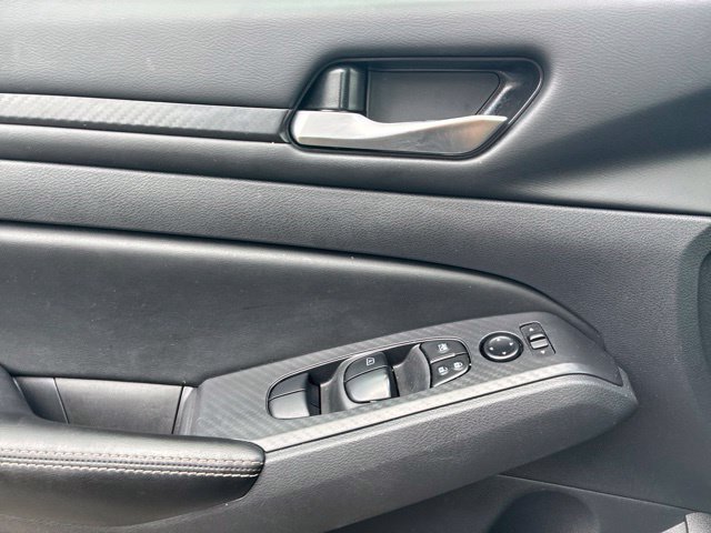 Used 2024 Nissan Altima 2.5 SV FWD image 12