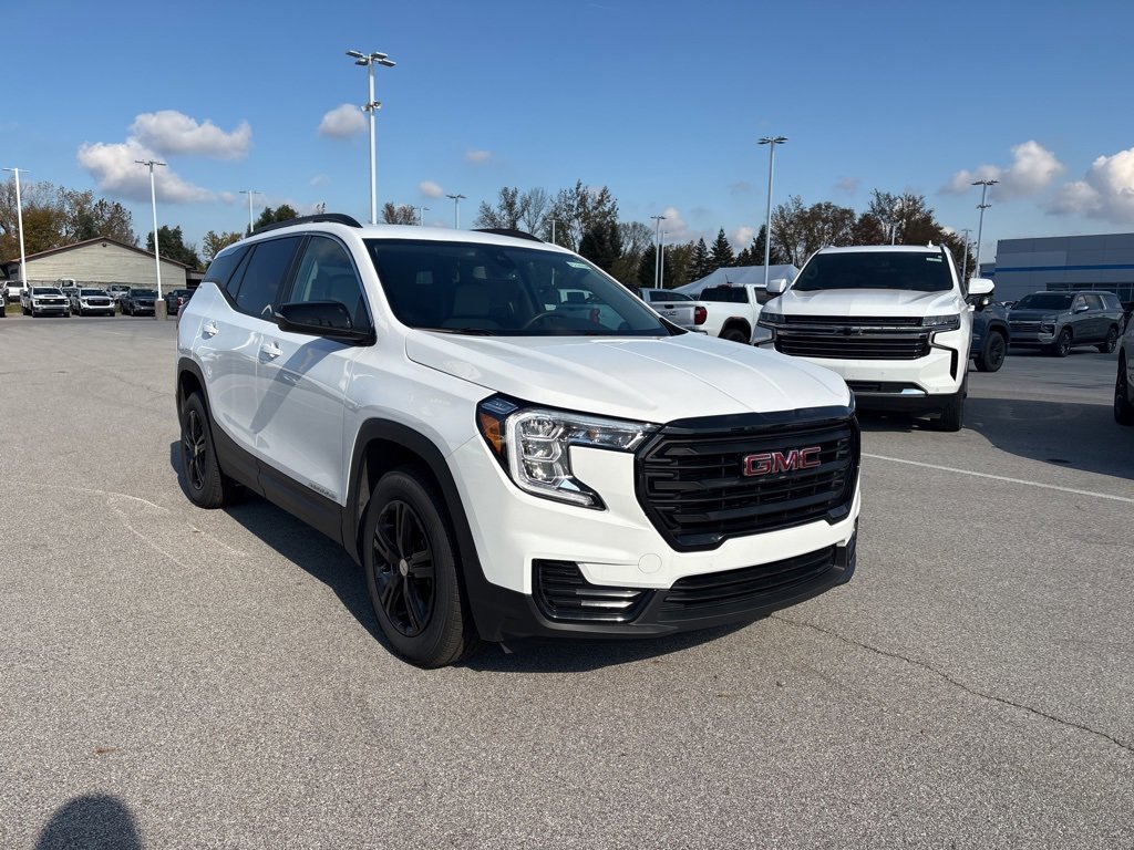 Used 2023 GMC Terrain SLE w/ Driver Convenience Package image 3
