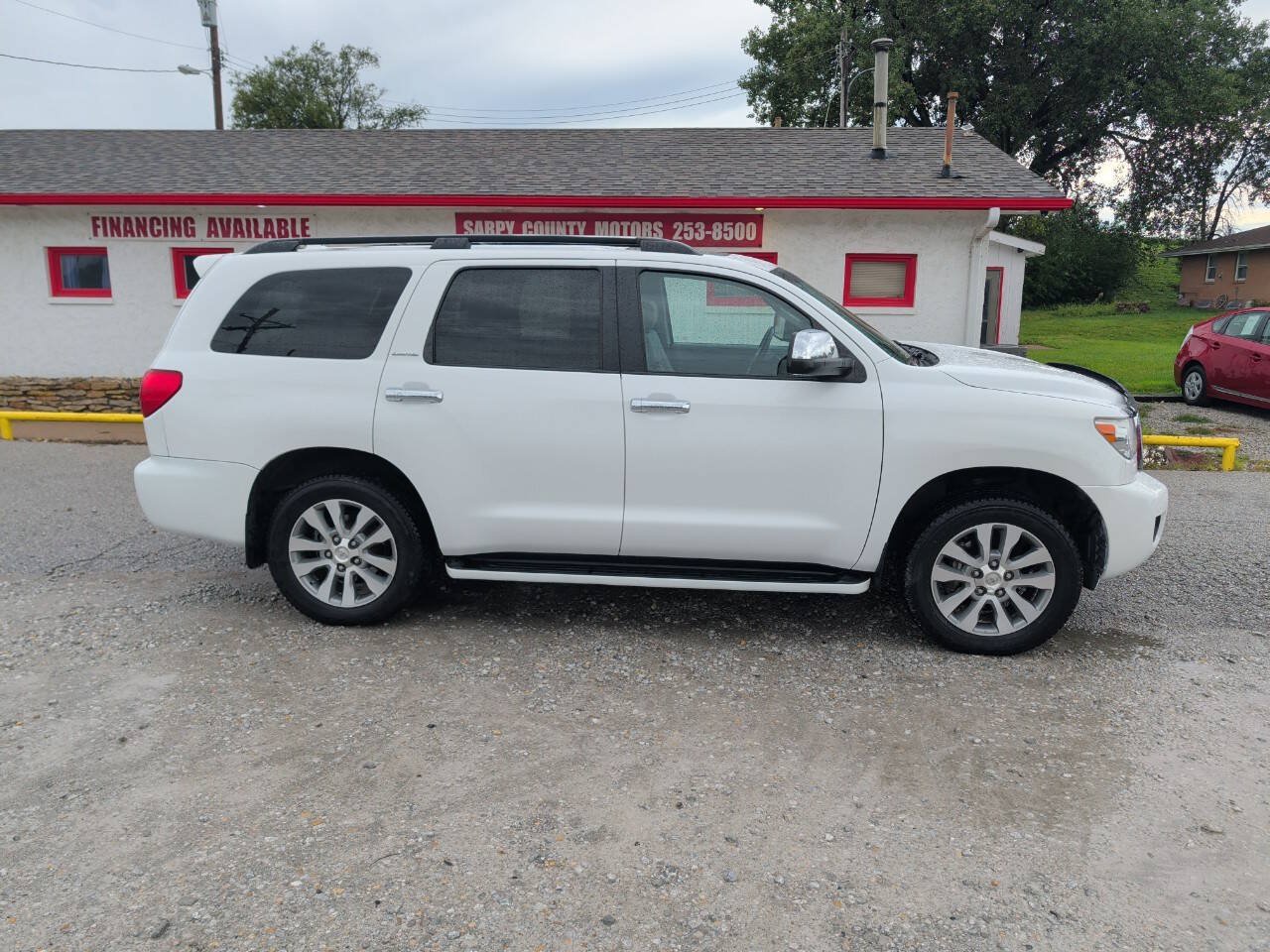 Used 2016 Toyota Sequoia Limited AWD/4WD image 2