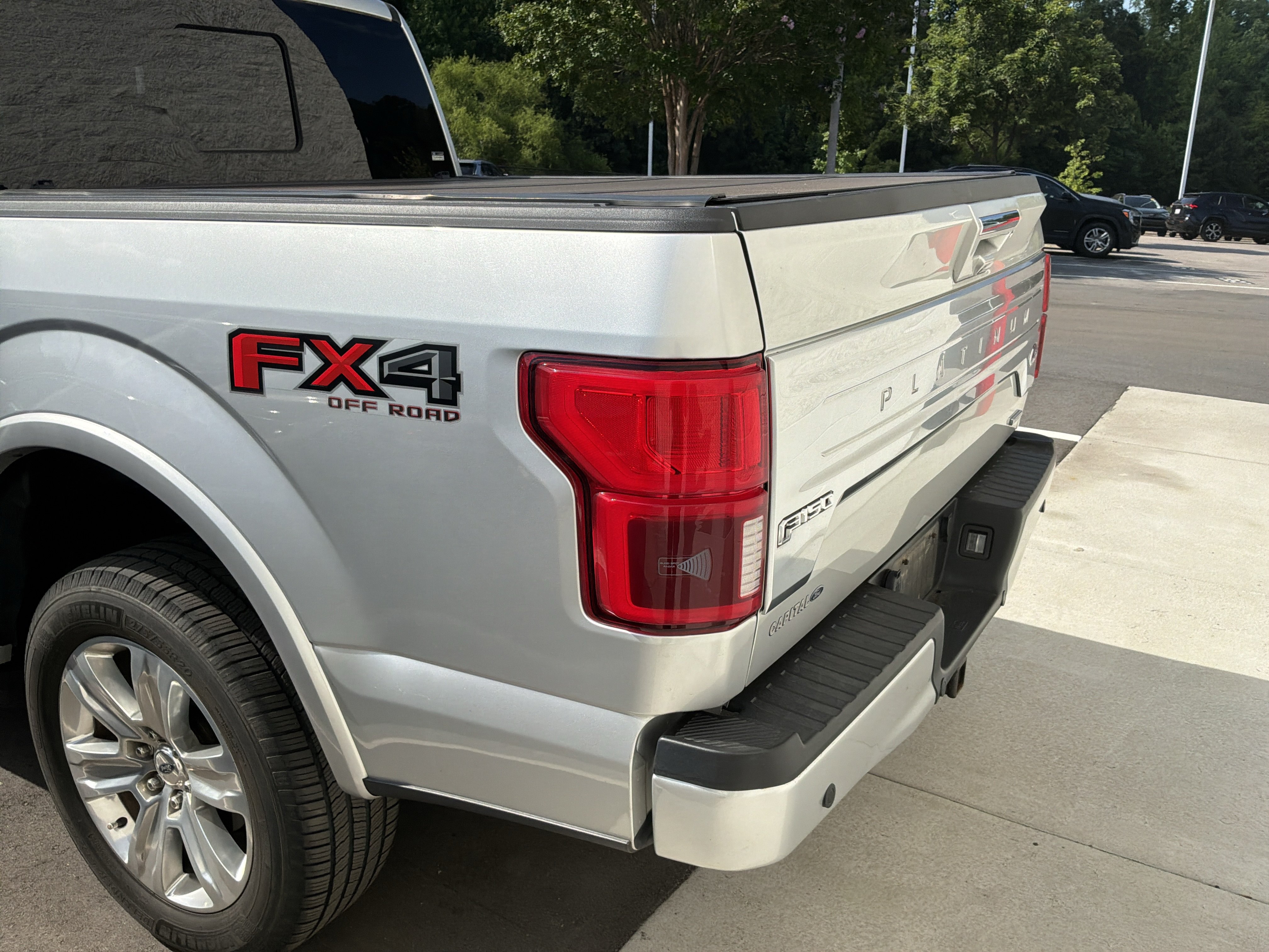 Used 2018 Ford F150 Platinum w/ Equipment Group 701A Luxury AWD/4WD image 9