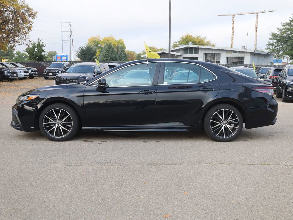 Used 2024 Toyota Camry SE image 6