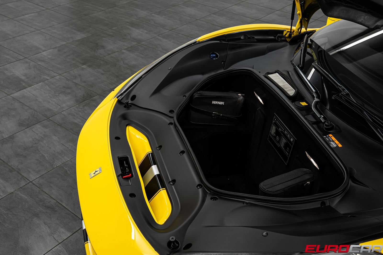 Used 2020 Ferrari 488 Pista Coupe RWD image 11
