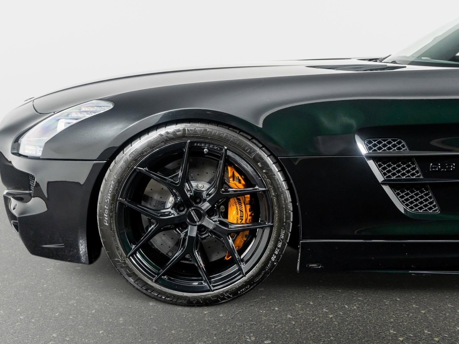 Used 2011 Mercedes-Benz SLS AMG Coupe image 18