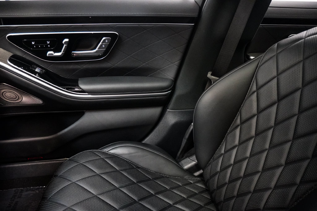 Used 2022 Mercedes-Benz S 500 4MATIC w/ AMG Line Package image 30