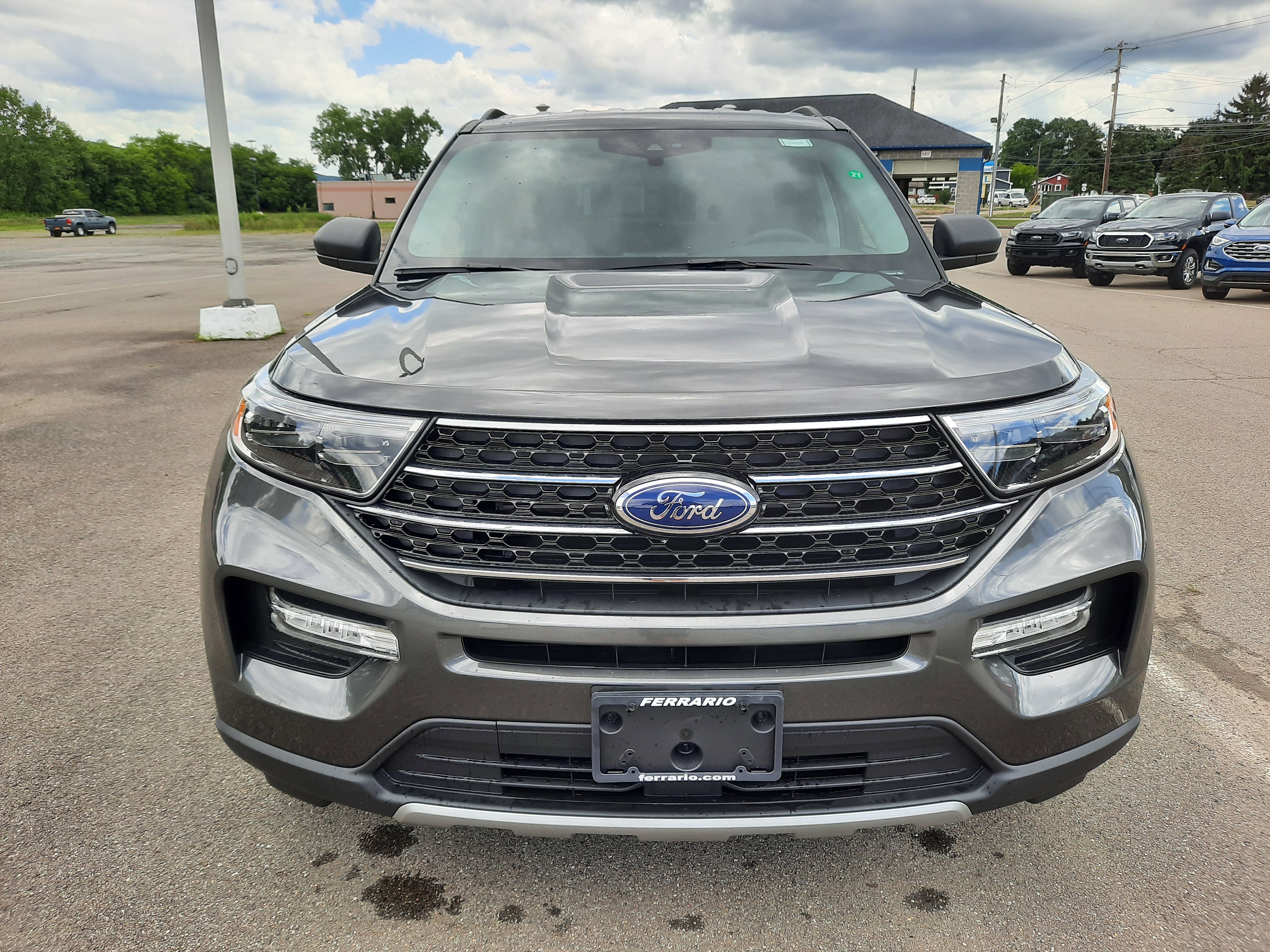 Used 2020 Ford Explorer XLT w/ Equipment Group 202A image 3