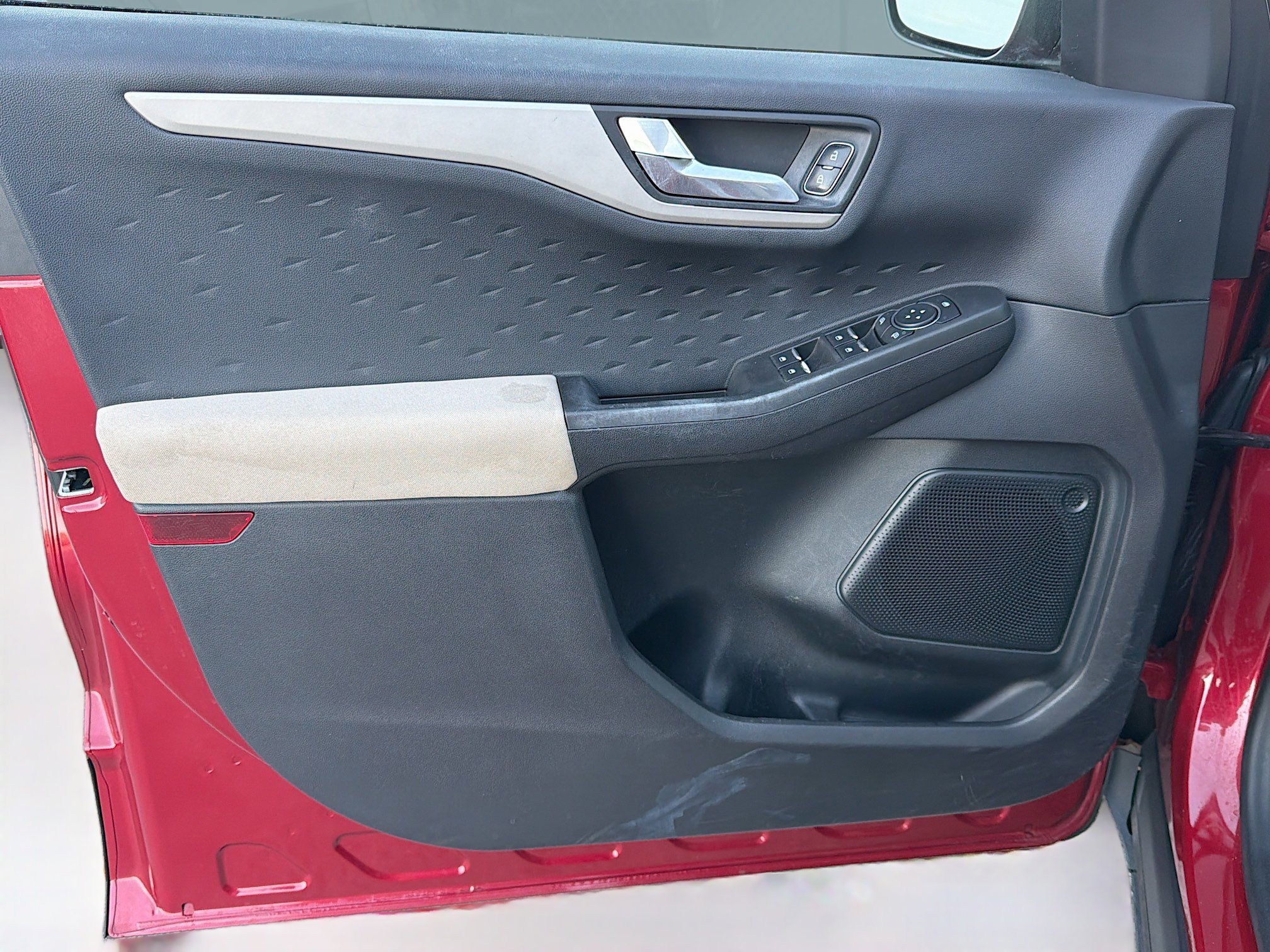 Used 2020 Ford Escape SE image 20