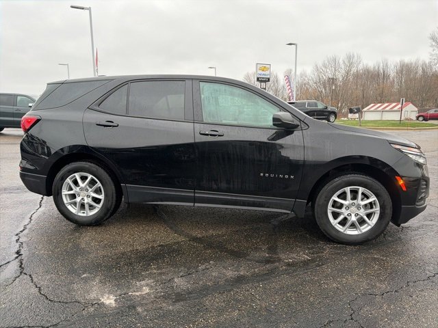 Used 2024 Chevrolet Equinox LS w/ LS Convenience Package image 2