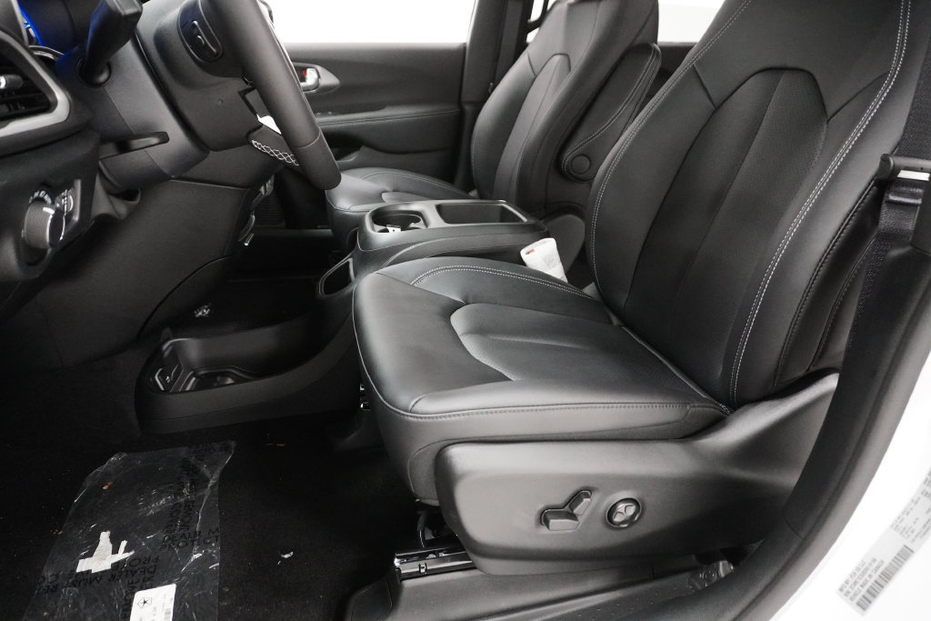 New 2026 Chrysler Voyager LX FWD image 10