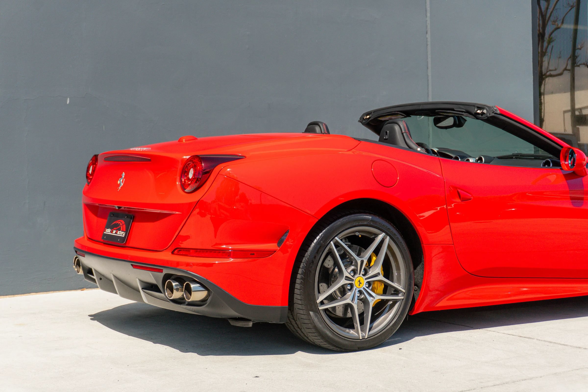 Used 2017 Ferrari California T RWD image 34