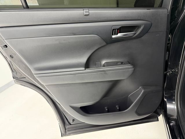 Used 2021 Toyota Highlander XSE FWD image 35