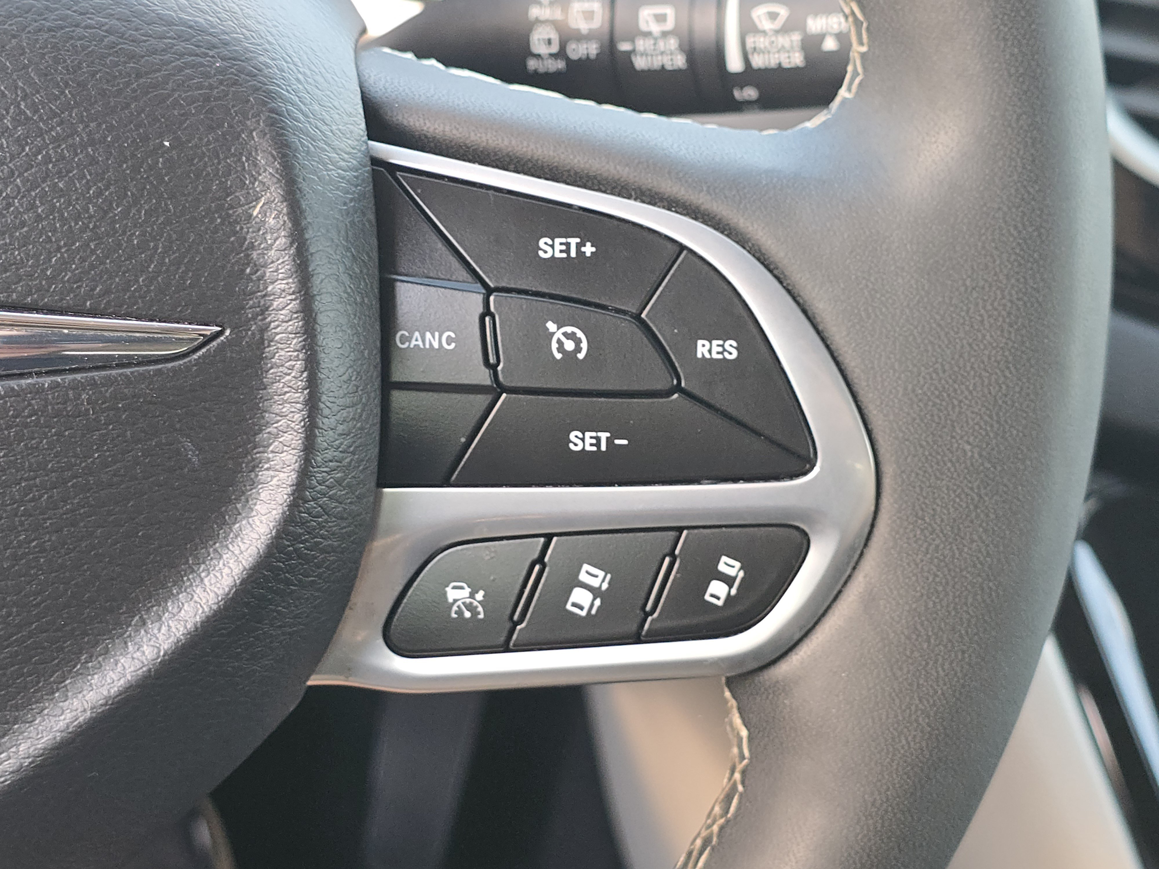 Used 2024 Chrysler Pacifica Touring-L FWD image 25