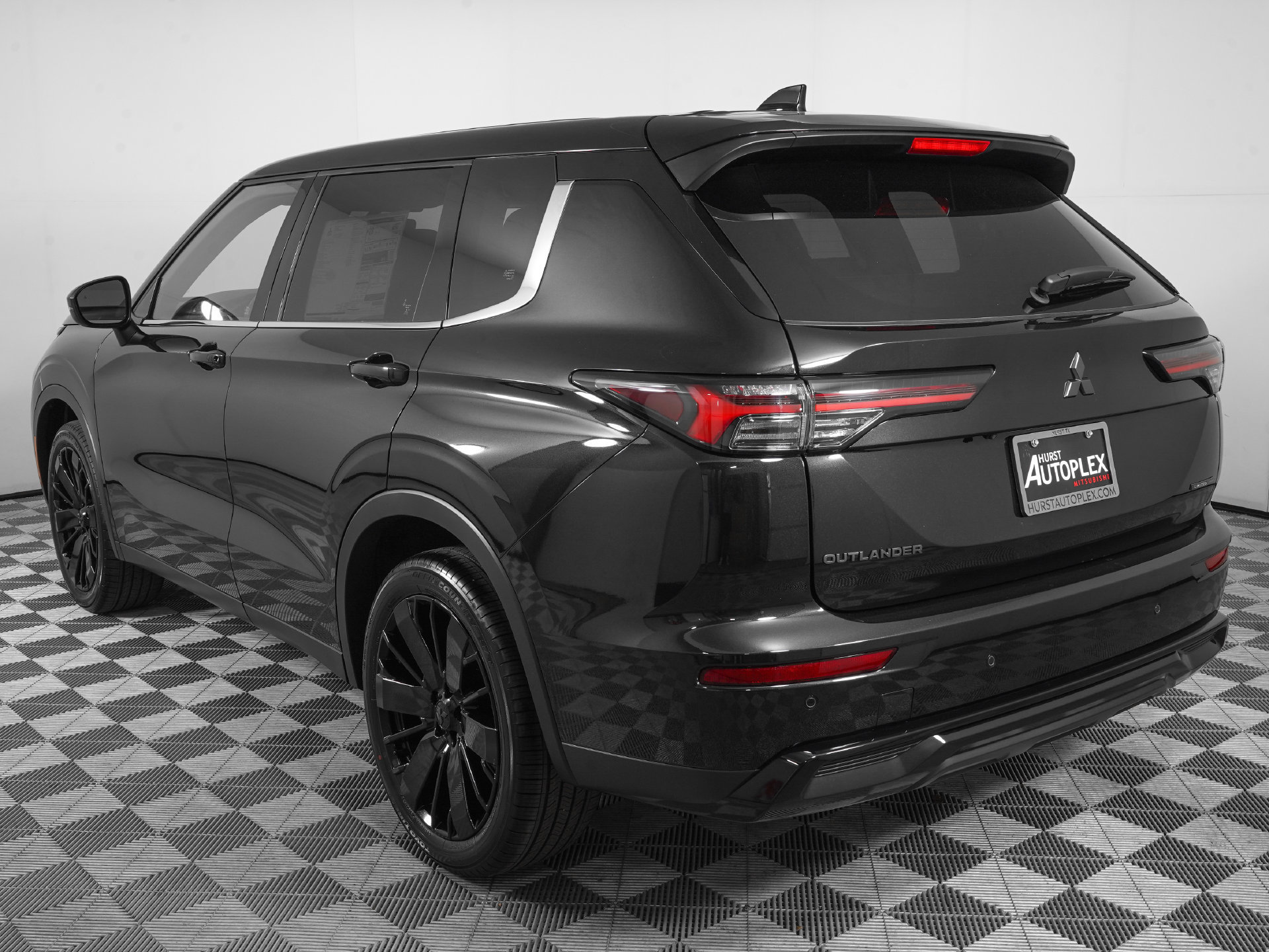 New 2026 Mitsubishi Outlander LE FWD image 8